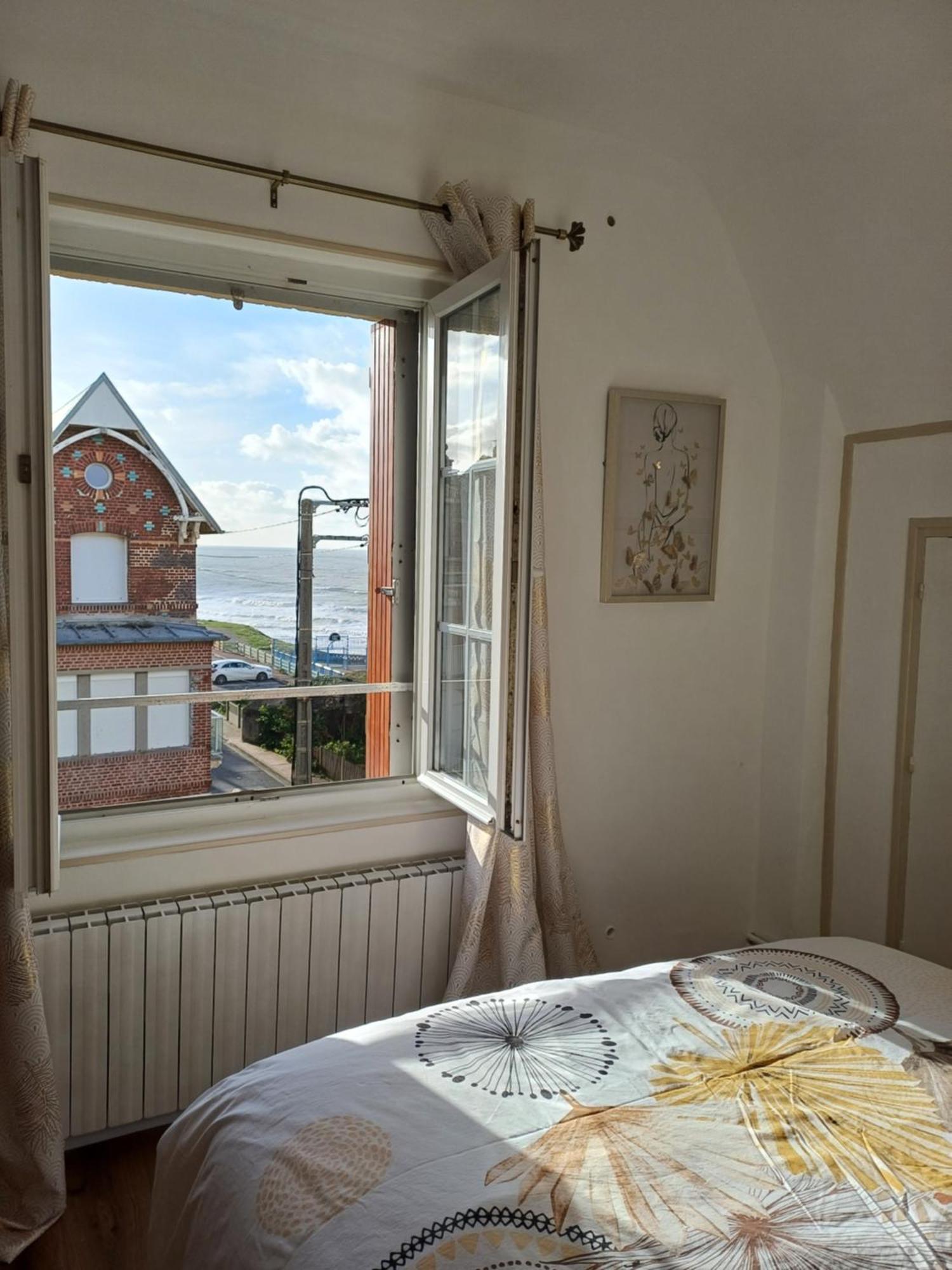 Au Gre Des Marees 2 Appartement Face A La Mer 2Eme Etage Ault Exterior foto